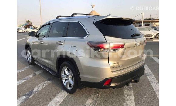 Tenga Imported Toyota Highlander Beige Mota in Import - Dubai in Harare Tenga Imported Toyota Highlander Beige Mota in Import - Dubai in Harare