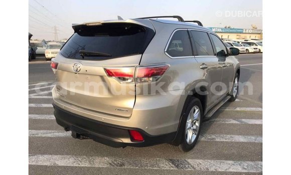 Tenga Imported Toyota Highlander Beige Mota in Import - Dubai in Harare Tenga Imported Toyota Highlander Beige Mota in Import - Dubai in Harare