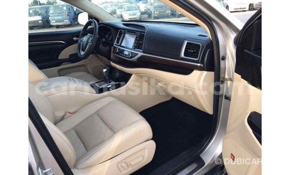 Tenga Imported Toyota Highlander Beige Mota in Import - Dubai in Harare Tenga Imported Toyota Highlander Beige Mota in Import - Dubai in Harare