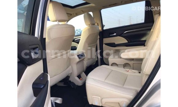 Tenga Imported Toyota Highlander Beige Mota in Import - Dubai in Harare Tenga Imported Toyota Highlander Beige Mota in Import - Dubai in Harare