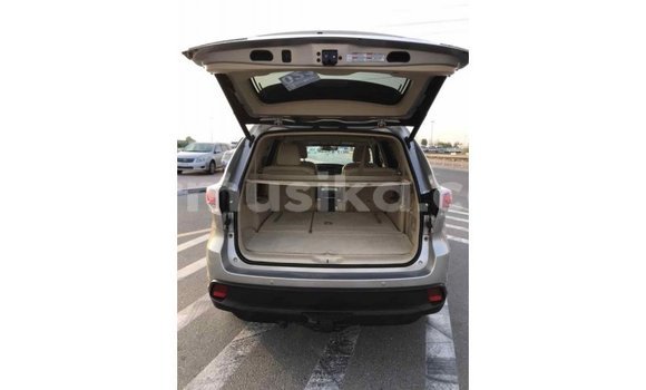 Tenga Imported Toyota Highlander Beige Mota in Import - Dubai in Harare Tenga Imported Toyota Highlander Beige Mota in Import - Dubai in Harare