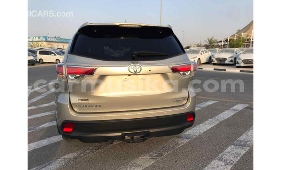Tenga Imported Toyota Highlander Beige Mota in Import - Dubai in Harare Tenga Imported Toyota Highlander Beige Mota in Import - Dubai in Harare
