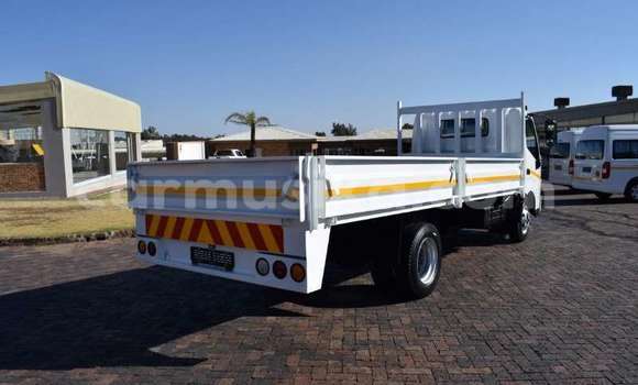 Buy Used Hino 300 White Truck in Harare in Harare Buy Used Hino 300 White Truck in Harare in Harare