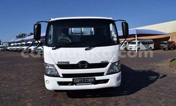 Buy Used Hino 300 White Truck in Harare in Harare Buy Used Hino 300 White Truck in Harare in Harare