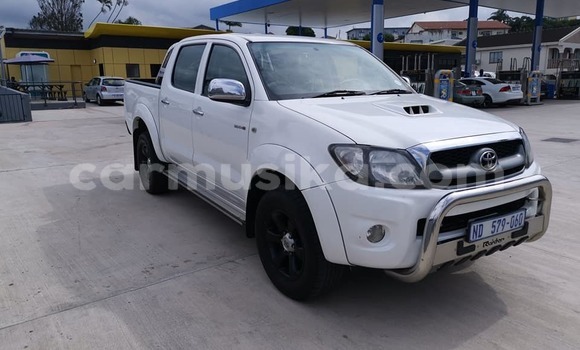 Tenga Tsaru Toyota Hilux Chena Mota in Beitbridge in Matabeleland South Tenga Tsaru Toyota Hilux Chena Mota in Beitbridge in Matabeleland South