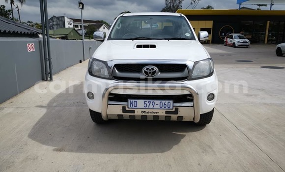 Tenga Tsaru Toyota Hilux Chena Mota in Beitbridge in Matabeleland South Tenga Tsaru Toyota Hilux Chena Mota in Beitbridge in Matabeleland South