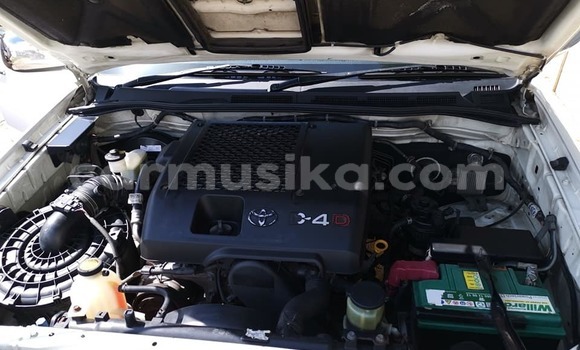 Tenga Tsaru Toyota Hilux Chena Mota in Beitbridge in Matabeleland South Tenga Tsaru Toyota Hilux Chena Mota in Beitbridge in Matabeleland South