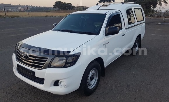 Tenga Tsaru Toyota Hilux Chena Mota in Beitbridge in Matabeleland South Tenga Tsaru Toyota Hilux Chena Mota in Beitbridge in Matabeleland South