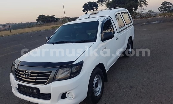 Tenga Tsaru Toyota Hilux Chena Mota in Beitbridge in Matabeleland South Tenga Tsaru Toyota Hilux Chena Mota in Beitbridge in Matabeleland South