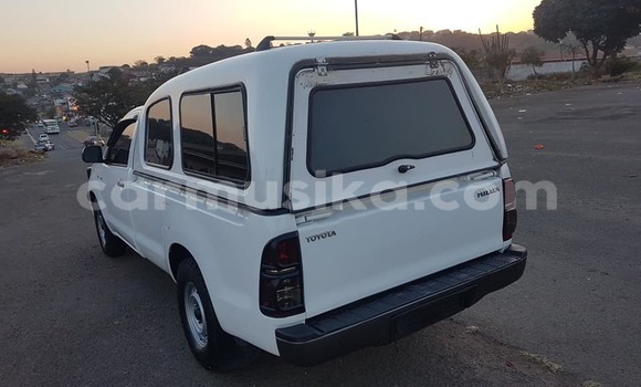 Tenga Tsaru Toyota Hilux Chena Mota in Beitbridge in Matabeleland South Tenga Tsaru Toyota Hilux Chena Mota in Beitbridge in Matabeleland South