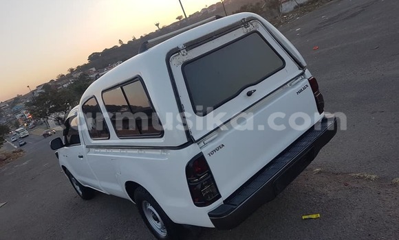 Tenga Tsaru Toyota Hilux Chena Mota in Beitbridge in Matabeleland South Tenga Tsaru Toyota Hilux Chena Mota in Beitbridge in Matabeleland South