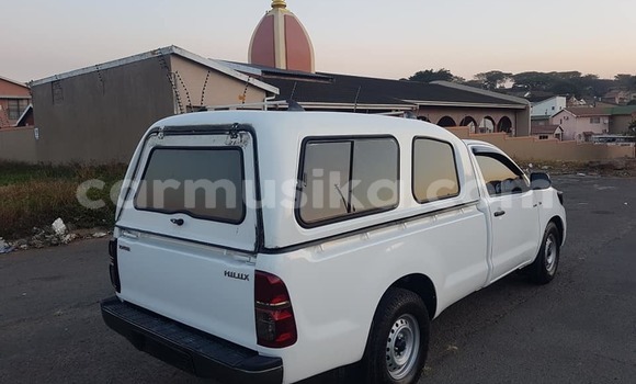 Tenga Tsaru Toyota Hilux Chena Mota in Beitbridge in Matabeleland South Tenga Tsaru Toyota Hilux Chena Mota in Beitbridge in Matabeleland South