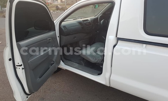 Tenga Tsaru Toyota Hilux Chena Mota in Beitbridge in Matabeleland South Tenga Tsaru Toyota Hilux Chena Mota in Beitbridge in Matabeleland South