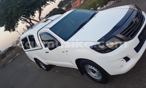 Tenga Tsaru Toyota Hilux Chena Mota in Beitbridge in Matabeleland South Tenga Tsaru Toyota Hilux Chena Mota in Beitbridge in Matabeleland South