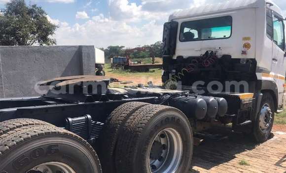 Acheter Occasion Utilitaire Nissan UD Blanc à Beitbridge, Matabeleland South Acheter Occasion Utilitaire Nissan UD Blanc à Beitbridge, Matabeleland South