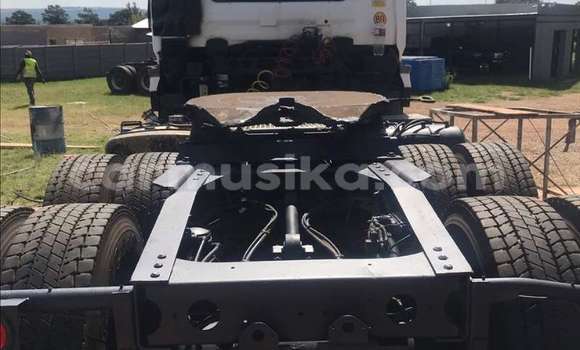 Acheter Occasion Utilitaire Nissan UD Blanc à Beitbridge, Matabeleland South Acheter Occasion Utilitaire Nissan UD Blanc à Beitbridge, Matabeleland South