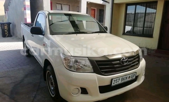 Tenga Tsaru Toyota Hilux Chena Mota in Beitbridge in Matabeleland South Tenga Tsaru Toyota Hilux Chena Mota in Beitbridge in Matabeleland South