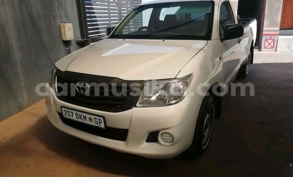 Tenga Tsaru Toyota Hilux Chena Mota in Beitbridge in Matabeleland South Tenga Tsaru Toyota Hilux Chena Mota in Beitbridge in Matabeleland South