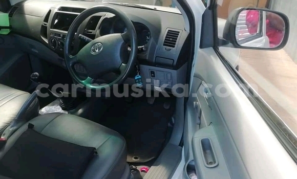 Tenga Tsaru Toyota Hilux Chena Mota in Beitbridge in Matabeleland South Tenga Tsaru Toyota Hilux Chena Mota in Beitbridge in Matabeleland South