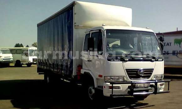 Acheter Occasion Utilitaire Nissan UD Blanc à Beitbridge, Matabeleland South Acheter Occasion Utilitaire Nissan UD Blanc à Beitbridge, Matabeleland South