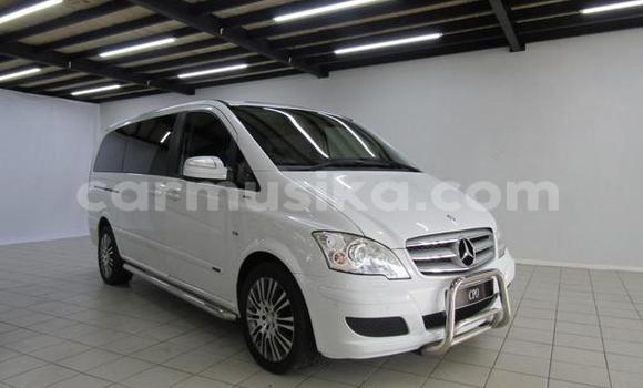 Tenga Tsaru Mercedes‒Benz Viano Chena Mota in Beitbridge in Matabeleland South Tenga Tsaru Mercedes‒Benz Viano Chena Mota in Beitbridge in Matabeleland South
