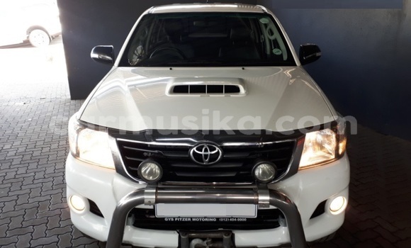 Nunua Ilio tumika Toyota Hilux Nyeupe Gari ndani ya Beitbridge nchini Matabeleland Kusini Nunua Ilio tumika Toyota Hilux Nyeupe Gari ndani ya Beitbridge nchini Matabeleland Kusini