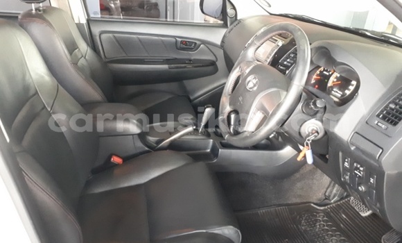 Nunua Ilio tumika Toyota Hilux Nyeupe Gari ndani ya Beitbridge nchini Matabeleland Kusini Nunua Ilio tumika Toyota Hilux Nyeupe Gari ndani ya Beitbridge nchini Matabeleland Kusini