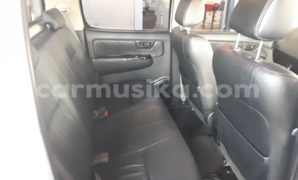 Nunua Ilio tumika Toyota Hilux Nyeupe Gari ndani ya Beitbridge nchini Matabeleland Kusini Nunua Ilio tumika Toyota Hilux Nyeupe Gari ndani ya Beitbridge nchini Matabeleland Kusini