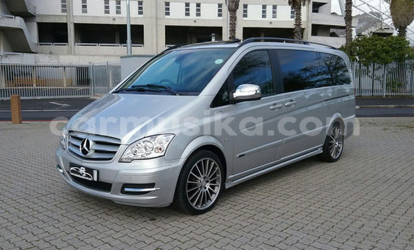 Tenga Tsaru Mercedes‒Benz Viano Sirivha Mota in Beitbridge in Matabeleland South Tenga Tsaru Mercedes‒Benz Viano Sirivha Mota in Beitbridge in Matabeleland South