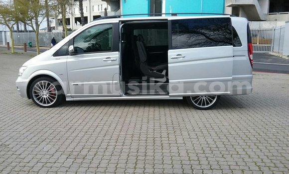 Tenga Tsaru Mercedes‒Benz Viano Sirivha Mota in Beitbridge in Matabeleland South Tenga Tsaru Mercedes‒Benz Viano Sirivha Mota in Beitbridge in Matabeleland South