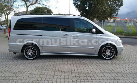 Tenga Tsaru Mercedes‒Benz Viano Sirivha Mota in Beitbridge in Matabeleland South Tenga Tsaru Mercedes‒Benz Viano Sirivha Mota in Beitbridge in Matabeleland South