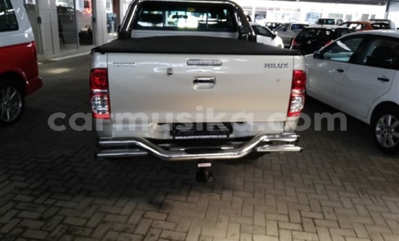 Tenga Tsaru Toyota Hilux Sirivha Mota in Beitbridge in Matabeleland South Tenga Tsaru Toyota Hilux Sirivha Mota in Beitbridge in Matabeleland South
