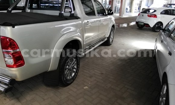 Tenga Tsaru Toyota Hilux Sirivha Mota in Beitbridge in Matabeleland South Tenga Tsaru Toyota Hilux Sirivha Mota in Beitbridge in Matabeleland South
