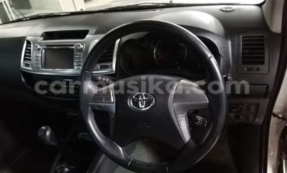 Tenga Tsaru Toyota Hilux Sirivha Mota in Beitbridge in Matabeleland South Tenga Tsaru Toyota Hilux Sirivha Mota in Beitbridge in Matabeleland South