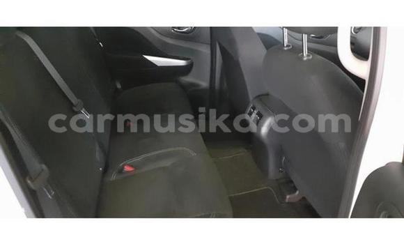 Nunua Ilio tumika Nissan Navara Nyeupe Gari ndani ya Beitbridge nchini Matabeleland Kusini Nunua Ilio tumika Nissan Navara Nyeupe Gari ndani ya Beitbridge nchini Matabeleland Kusini