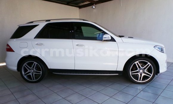 Acheter Occasion Voiture Mercedes‒Benz ML–Class Blanc à Beitbridge, Matabeleland South Acheter Occasion Voiture Mercedes‒Benz ML–Class Blanc à Beitbridge, Matabeleland South