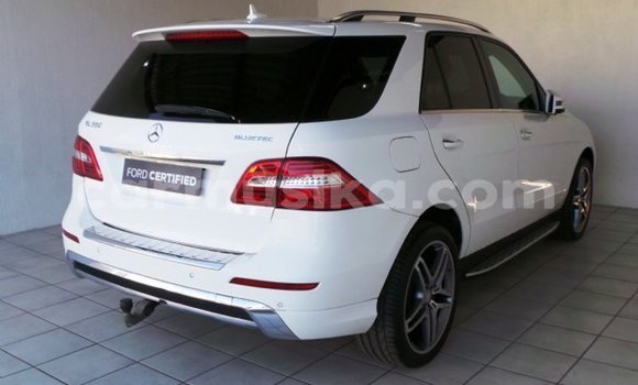 Acheter Occasion Voiture Mercedes‒Benz ML–Class Blanc à Beitbridge, Matabeleland South Acheter Occasion Voiture Mercedes‒Benz ML–Class Blanc à Beitbridge, Matabeleland South