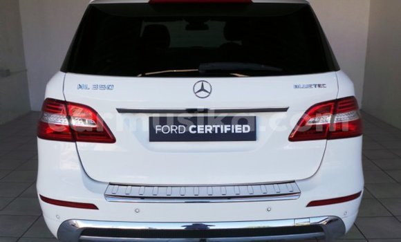 Acheter Occasion Voiture Mercedes‒Benz ML–Class Blanc à Beitbridge, Matabeleland South Acheter Occasion Voiture Mercedes‒Benz ML–Class Blanc à Beitbridge, Matabeleland South