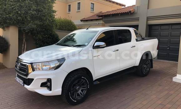 Tenga Tsaru Toyota Hilux Chena Mota in Harare in Harare Tenga Tsaru Toyota Hilux Chena Mota in Harare in Harare