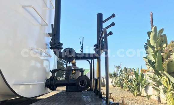 Acheter Occasion Utilitaire Nissan UD Blanc à Beitbridge, Matabeleland South Acheter Occasion Utilitaire Nissan UD Blanc à Beitbridge, Matabeleland South