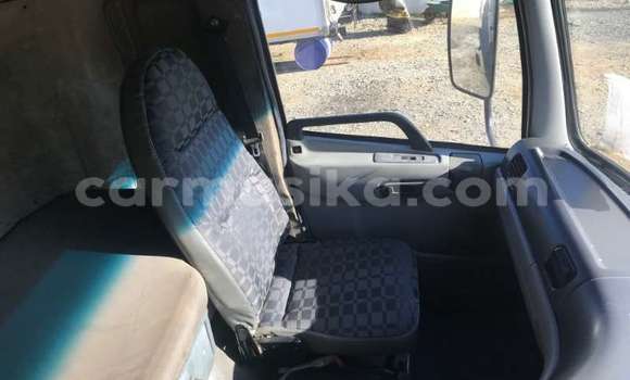 Acheter Occasion Utilitaire Nissan UD Blanc à Beitbridge, Matabeleland South Acheter Occasion Utilitaire Nissan UD Blanc à Beitbridge, Matabeleland South