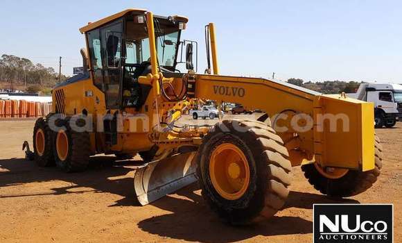 Acheter Occasion Utilitaire Volvo F4 Beige à Beitbridge, Matabeleland South Acheter Occasion Utilitaire Volvo F4 Beige à Beitbridge, Matabeleland South