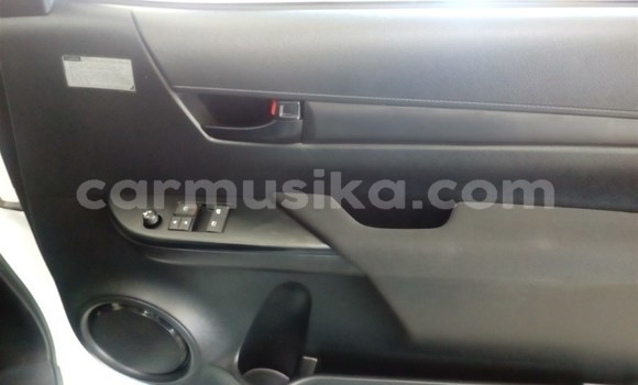 Nunua Ilio tumika Toyota Hilux Nyeupe Gari ndani ya Beitbridge nchini Matabeleland Kusini Nunua Ilio tumika Toyota Hilux Nyeupe Gari ndani ya Beitbridge nchini Matabeleland Kusini