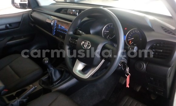 Nunua Ilio tumika Toyota Hilux Nyeupe Gari ndani ya Beitbridge nchini Matabeleland Kusini Nunua Ilio tumika Toyota Hilux Nyeupe Gari ndani ya Beitbridge nchini Matabeleland Kusini