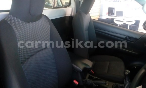 Nunua Ilio tumika Toyota Hilux Nyeupe Gari ndani ya Beitbridge nchini Matabeleland Kusini Nunua Ilio tumika Toyota Hilux Nyeupe Gari ndani ya Beitbridge nchini Matabeleland Kusini