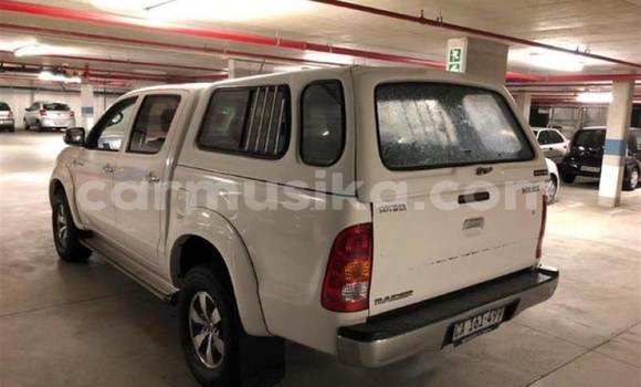 Nunua Ilio tumika Toyota Hilux Nyeupe Gari ndani ya Beitbridge nchini Matabeleland Kusini Nunua Ilio tumika Toyota Hilux Nyeupe Gari ndani ya Beitbridge nchini Matabeleland Kusini