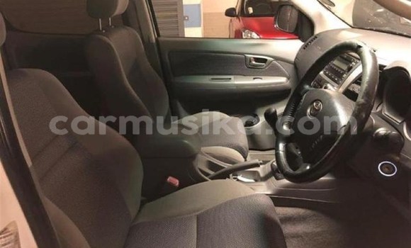 Nunua Ilio tumika Toyota Hilux Nyeupe Gari ndani ya Beitbridge nchini Matabeleland Kusini Nunua Ilio tumika Toyota Hilux Nyeupe Gari ndani ya Beitbridge nchini Matabeleland Kusini