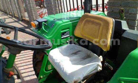 Acheter Occasion Utilitaire Caterpillar 120 Vert à Beitbridge, Matabeleland South Acheter Occasion Utilitaire Caterpillar 120 Vert à Beitbridge, Matabeleland South