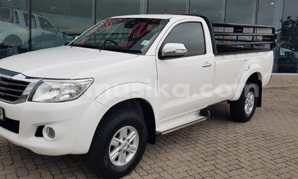 Buy Used Toyota Hilux White Car in Beitbridge in Matabeleland South Buy Used Toyota Hilux White Car in Beitbridge in Matabeleland South