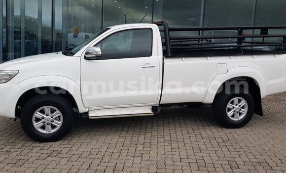 Buy Used Toyota Hilux White Car in Beitbridge in Matabeleland South Buy Used Toyota Hilux White Car in Beitbridge in Matabeleland South